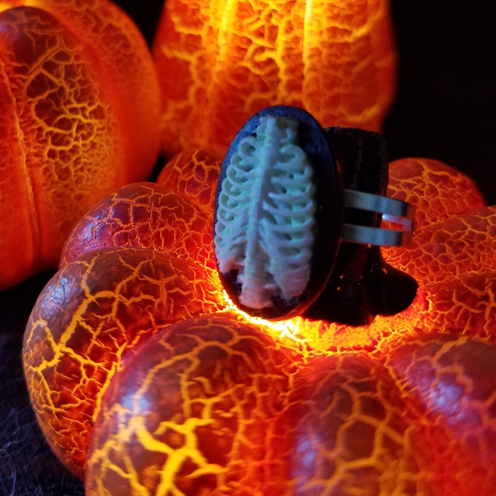 GLOW Ribcage Ring - Picture 7 of 14